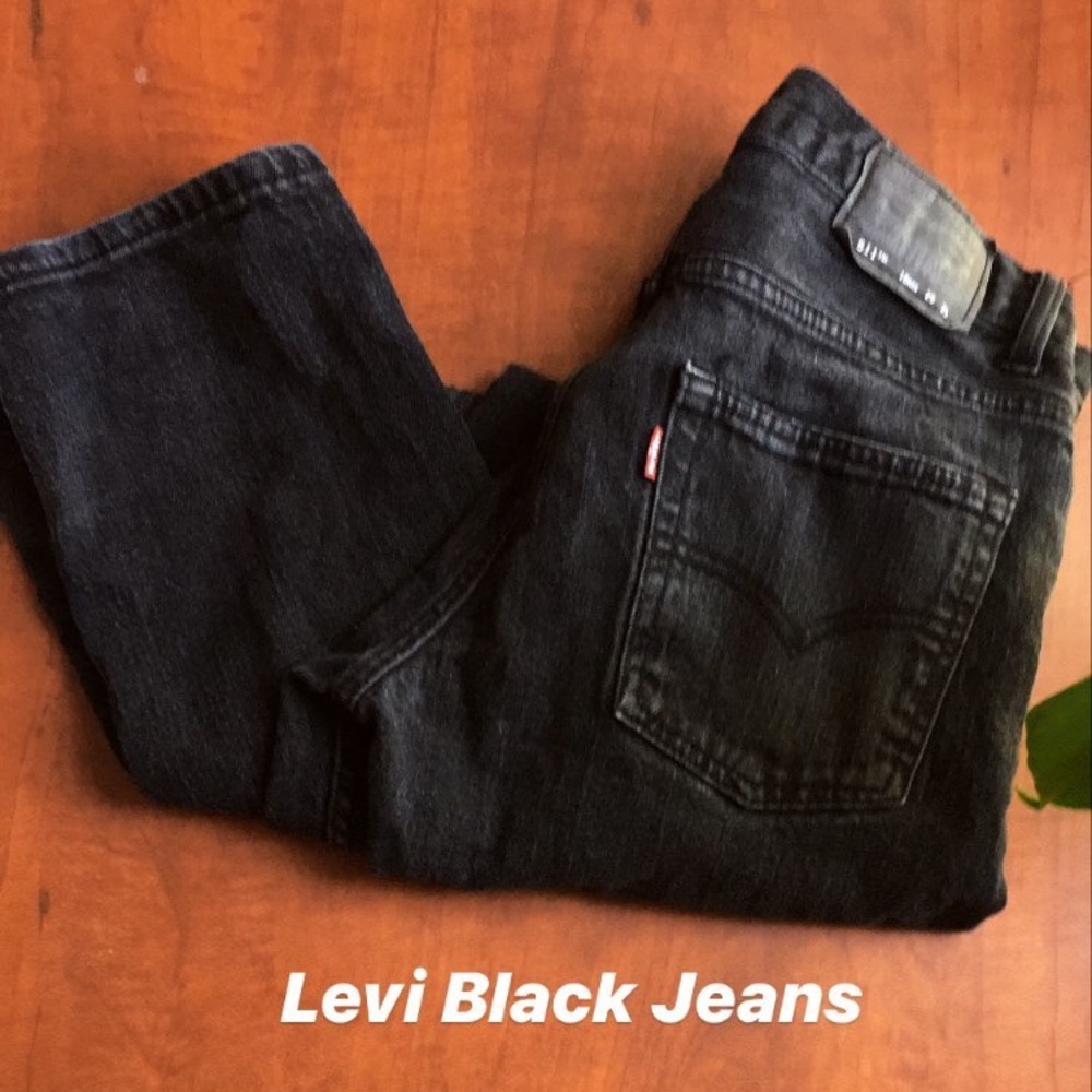 SOLD ON DEPOP // Levi Jeans